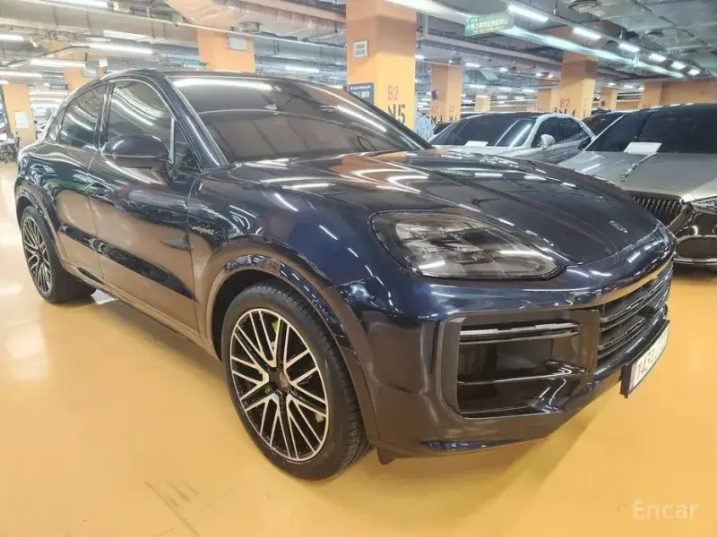 2025 Porsche Cayenne с пробегом 2 000 км