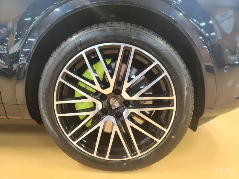 2025 Porsche Cayenne с пробегом 2 000 км