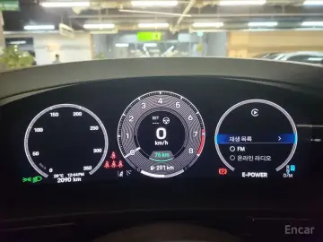 2025 Porsche Cayenne с пробегом 2 000 км