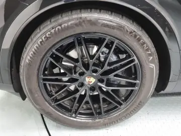 2024 Porsche Cayenne с пробегом 9 083 км