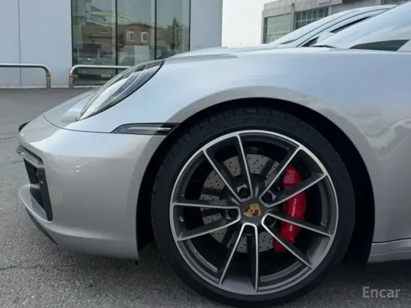 2024 Porsche 911 с пробегом 17 000 км