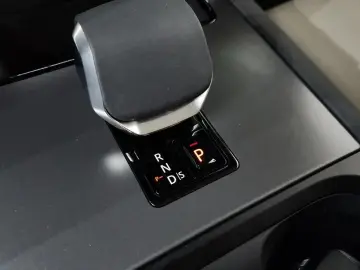 2025 Land Rover Discovery Sport с пробегом 11 406 км