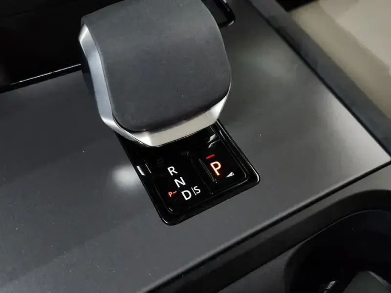 2025 Land Rover Discovery Sport с пробегом 11 406 км