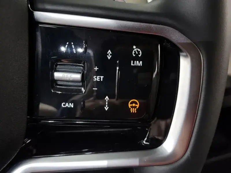 2025 Land Rover Discovery Sport с пробегом 11 406 км