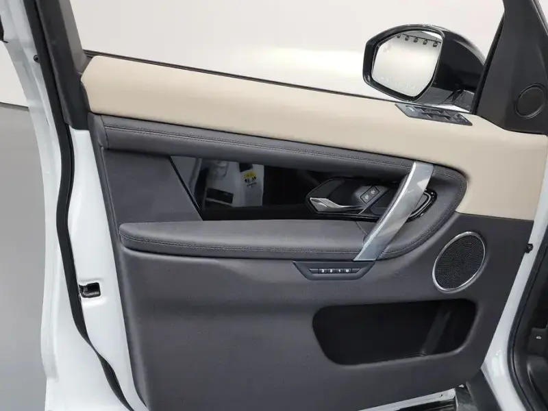 2025 Land Rover Discovery Sport с пробегом 11 406 км