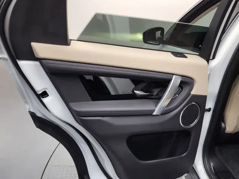 2025 Land Rover Discovery Sport с пробегом 11 406 км