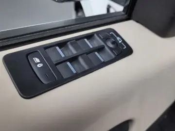 2025 Land Rover Discovery Sport с пробегом 11 406 км