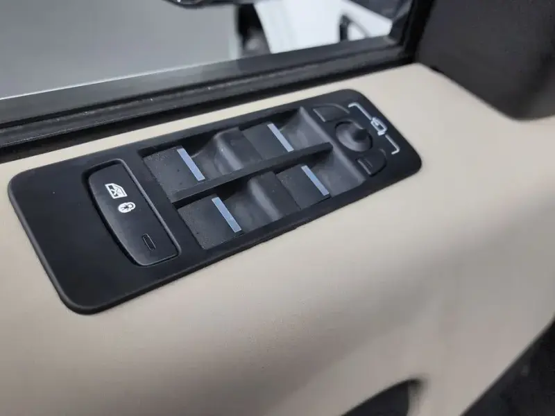 2025 Land Rover Discovery Sport с пробегом 11 406 км