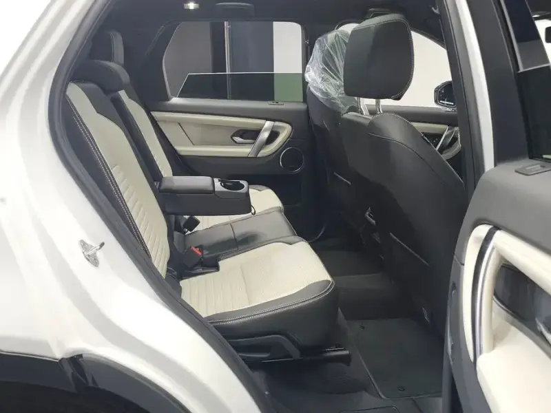 2024 Land Rover Discovery Sport с пробегом 14 523 км