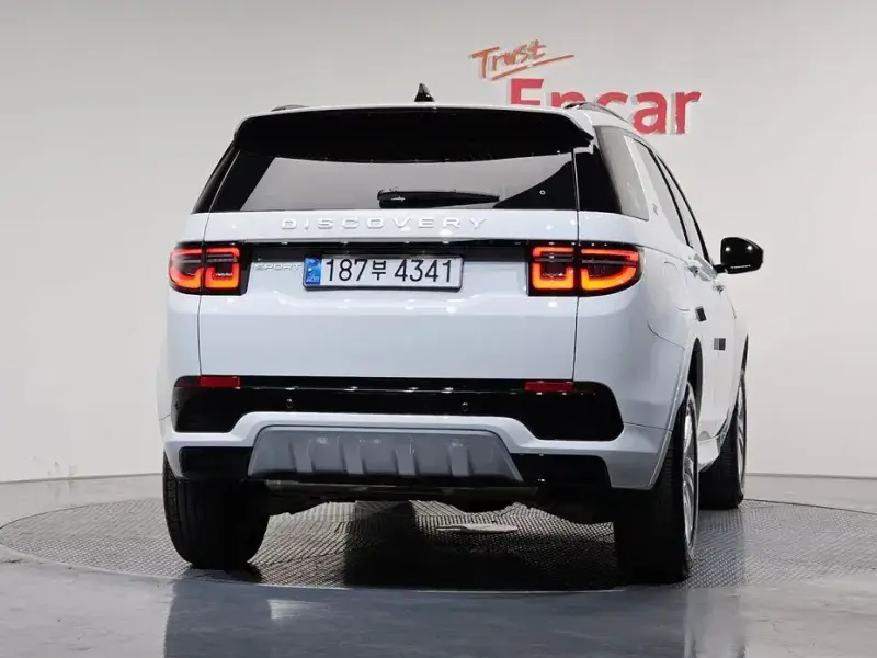2024 Land Rover Discovery Sport с пробегом 10 647 км