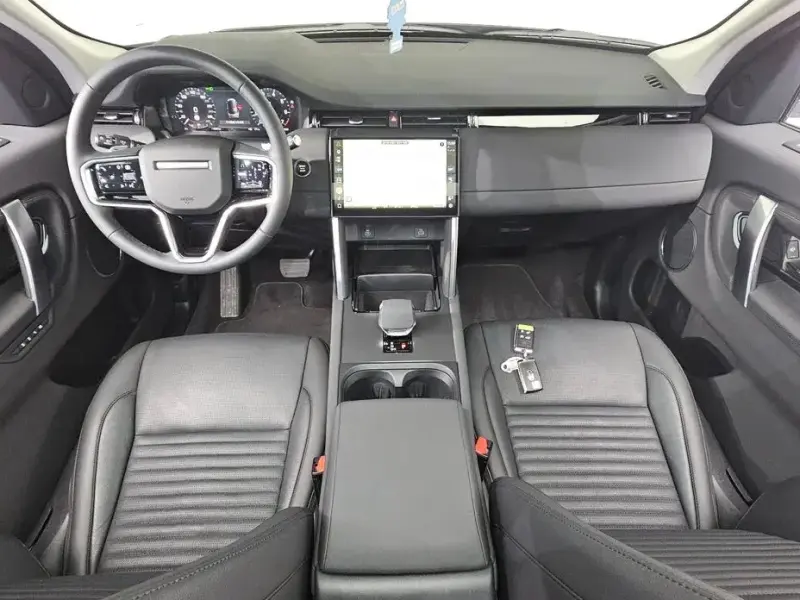 2024 Land Rover Discovery Sport с пробегом 10 647 км