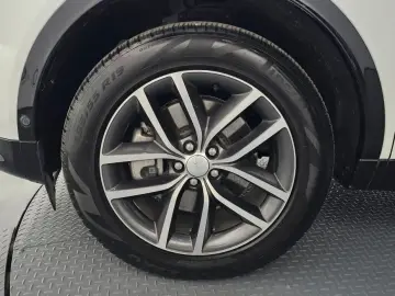 2024 Land Rover Discovery Sport с пробегом 12 878 км