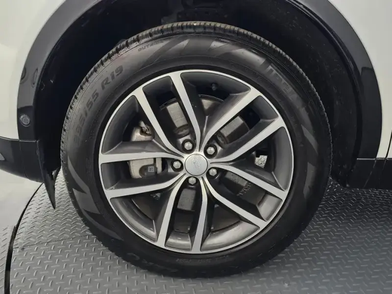 2024 Land Rover Discovery Sport с пробегом 12 878 км