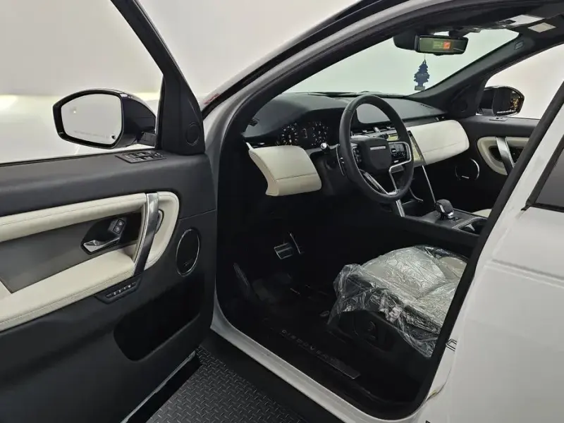 2024 Land Rover Discovery Sport с пробегом 12 878 км