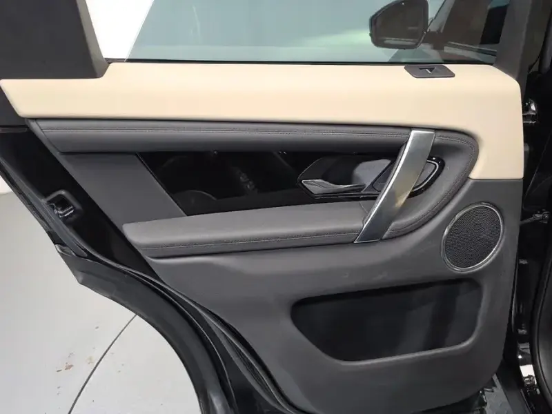 2025 Land Rover Discovery Sport с пробегом 12 454 км