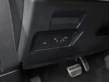 2025 Land Rover Discovery Sport с пробегом 12 454 км