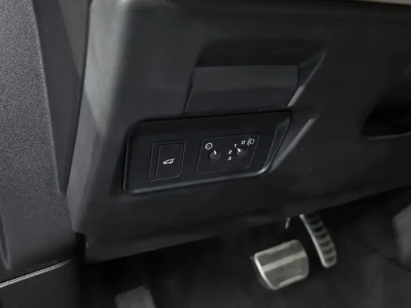 2025 Land Rover Discovery Sport с пробегом 12 454 км
