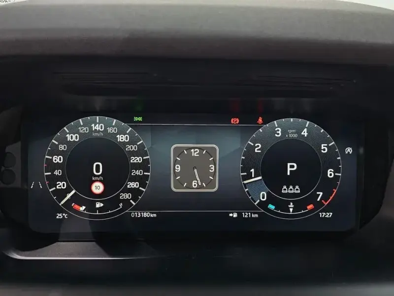 2025 Land Rover Discovery Sport с пробегом 13 180 км