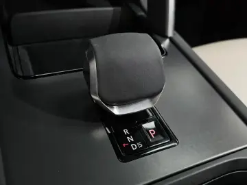 2025 Land Rover Discovery Sport с пробегом 13 180 км