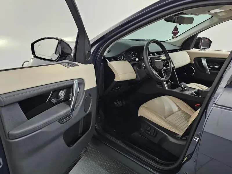 2025 Land Rover Discovery Sport с пробегом 13 180 км