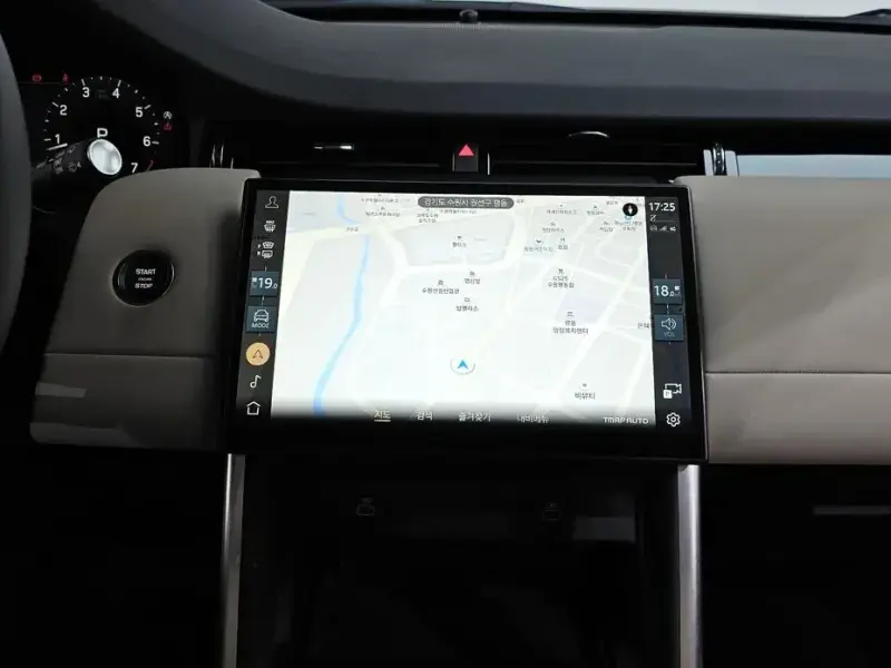 2025 Land Rover Discovery Sport с пробегом 13 180 км