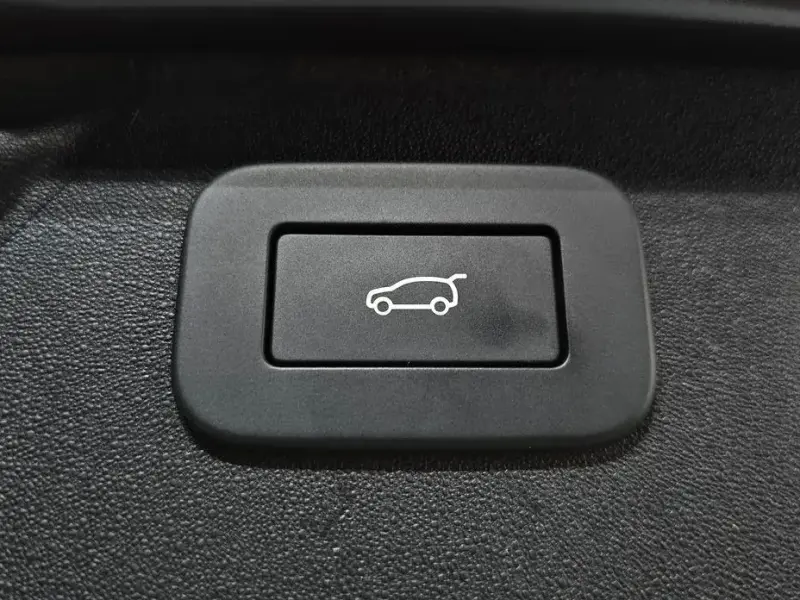 2025 Land Rover Discovery Sport с пробегом 13 180 км