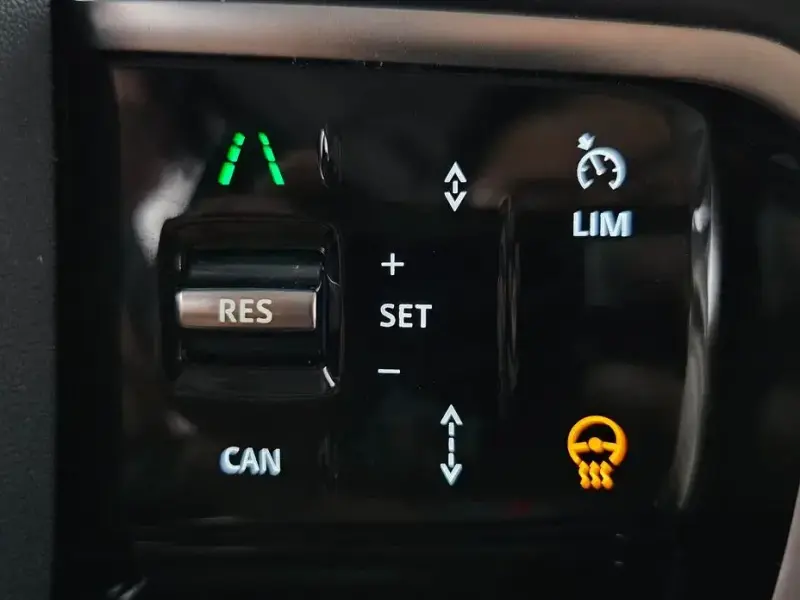 2025 Land Rover Discovery Sport с пробегом 13 180 км