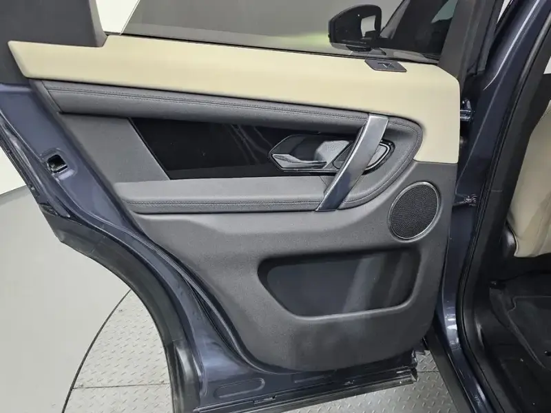 2025 Land Rover Discovery Sport с пробегом 13 180 км
