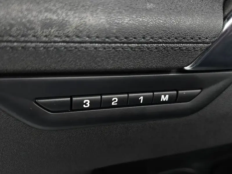 2025 Land Rover Discovery Sport с пробегом 13 180 км