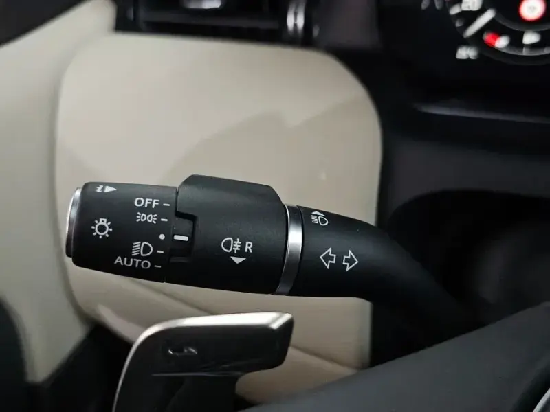2025 Land Rover Discovery Sport с пробегом 13 180 км