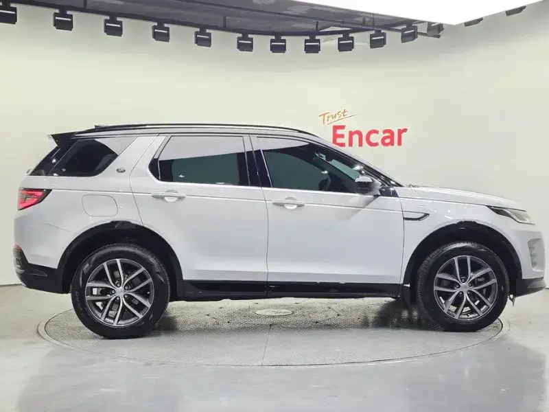 2025 Land Rover Discovery Sport с пробегом 5 633 км