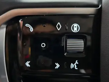 2025 Land Rover Discovery Sport с пробегом 13 180 км