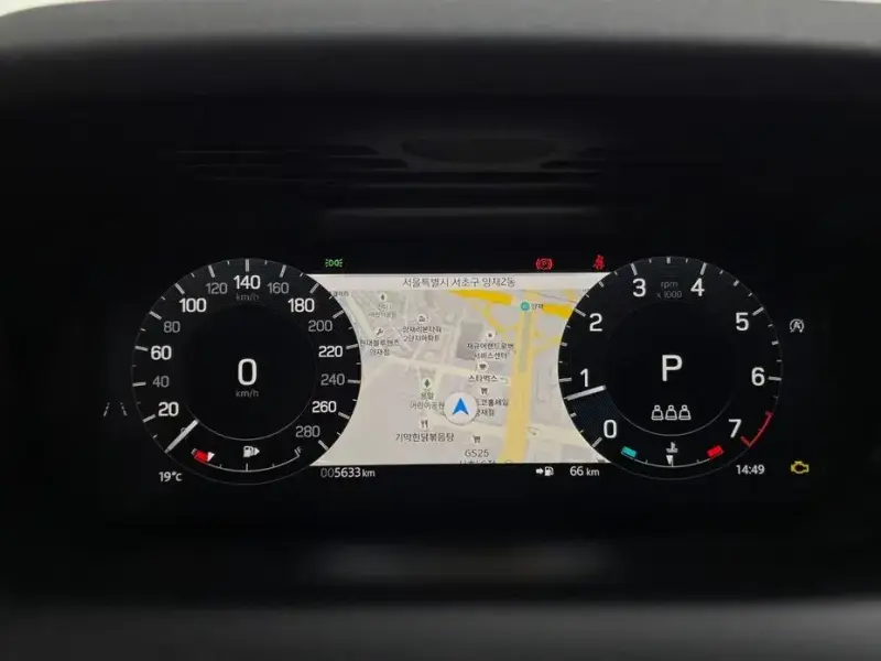 2025 Land Rover Discovery Sport с пробегом 5 633 км