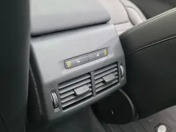 2025 Land Rover Discovery Sport с пробегом 5 633 км