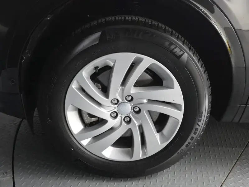 2025 Land Rover Discovery Sport с пробегом 22 452 км