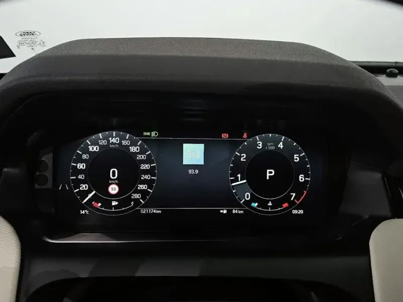 2024 Land Rover Discovery Sport с пробегом 21 174 км