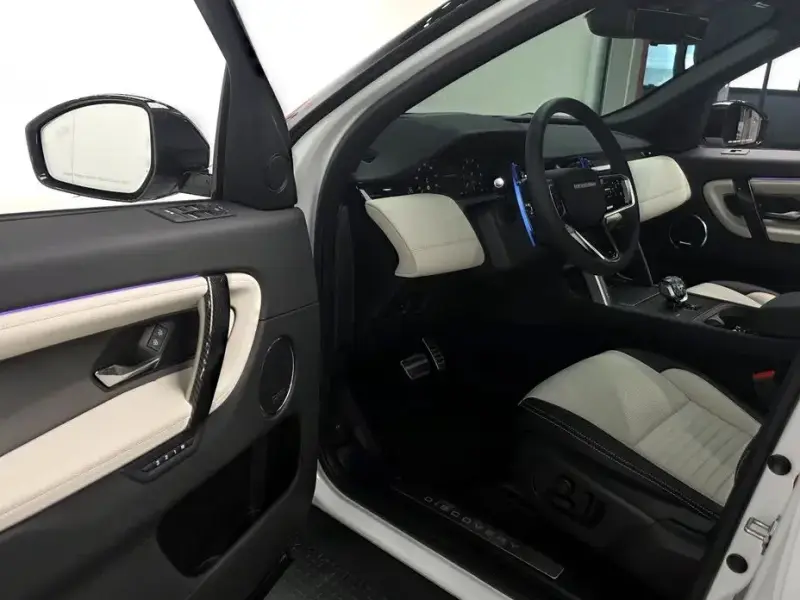 2025 Land Rover Discovery Sport с пробегом 11 244 км