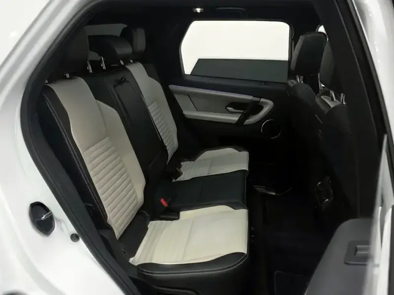 2025 Land Rover Discovery Sport с пробегом 11 244 км