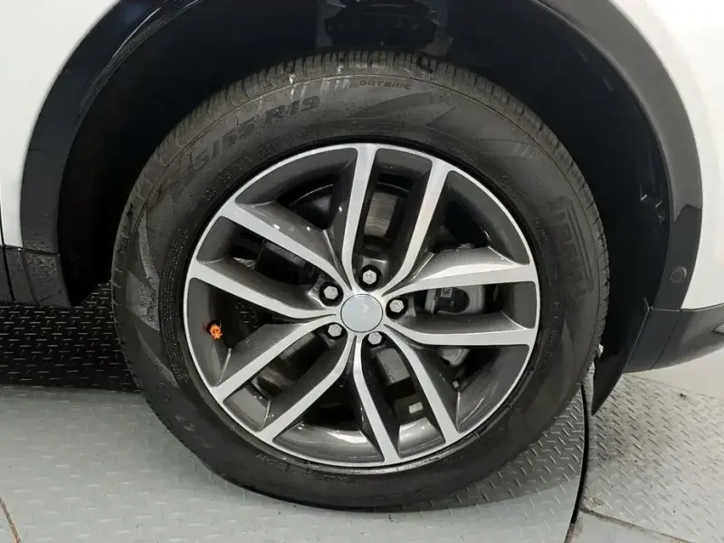 2025 Land Rover Discovery Sport с пробегом 11 244 км