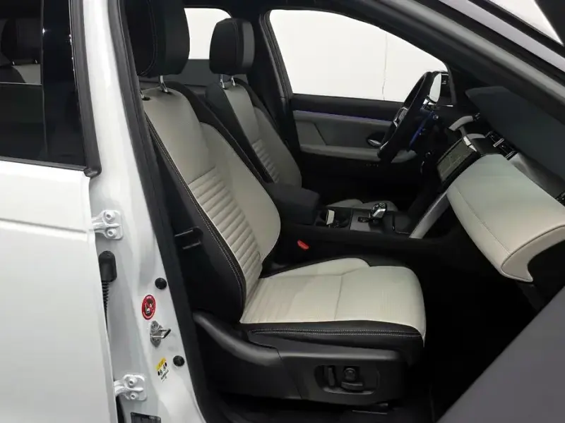 2025 Land Rover Discovery Sport с пробегом 11 244 км