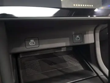 2025 Land Rover Discovery Sport с пробегом 11 244 км