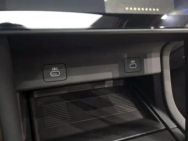 2025 Land Rover Discovery Sport с пробегом 11 244 км