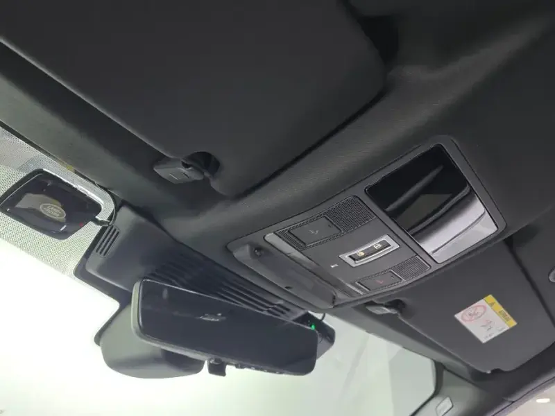 2025 Land Rover Discovery Sport с пробегом 10 710 км