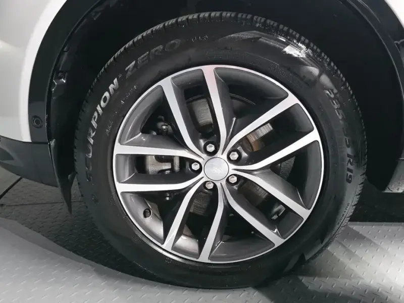 2025 Land Rover Discovery Sport с пробегом 22 833 км