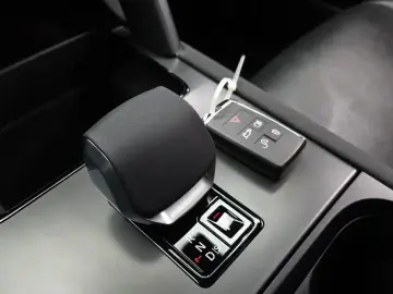 2025 Land Rover Discovery Sport с пробегом 303 км