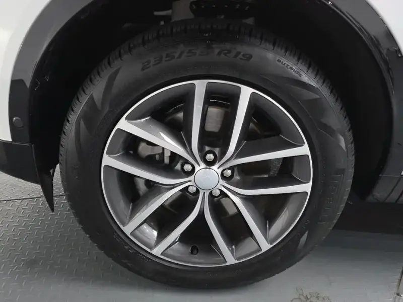 2025 Land Rover Discovery Sport с пробегом 6 325 км