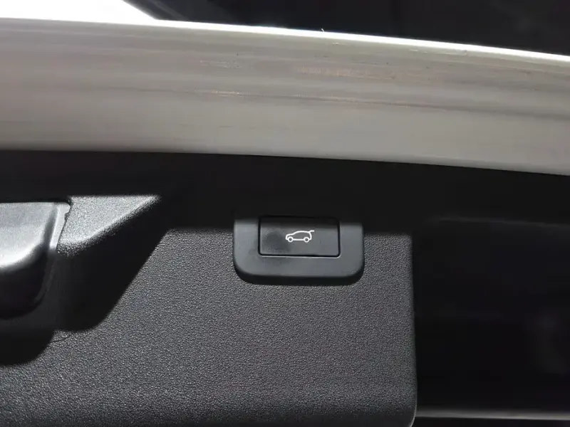 2025 Land Rover Discovery Sport с пробегом 6 325 км