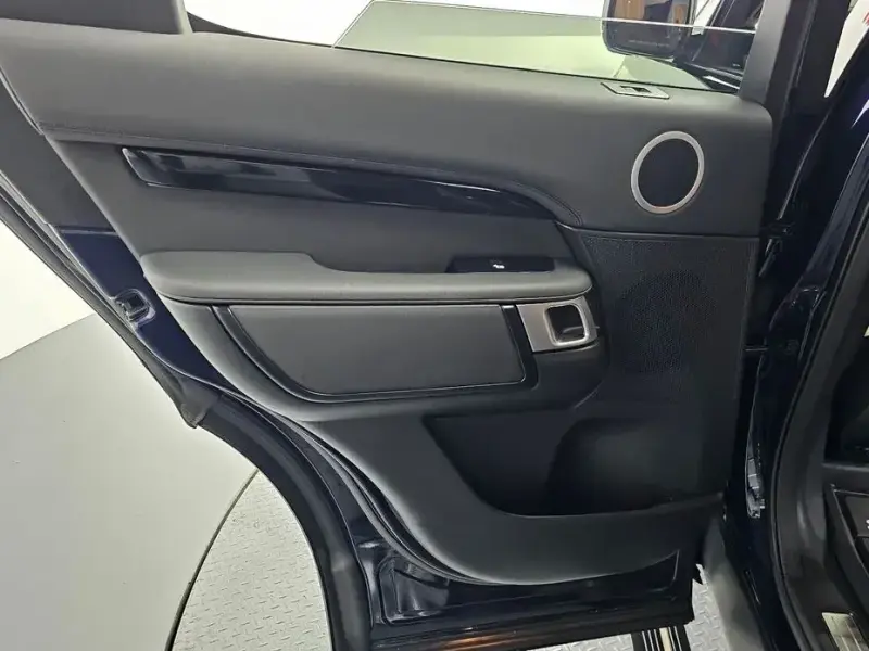2022 Land Rover Discovery с пробегом 83 037 км