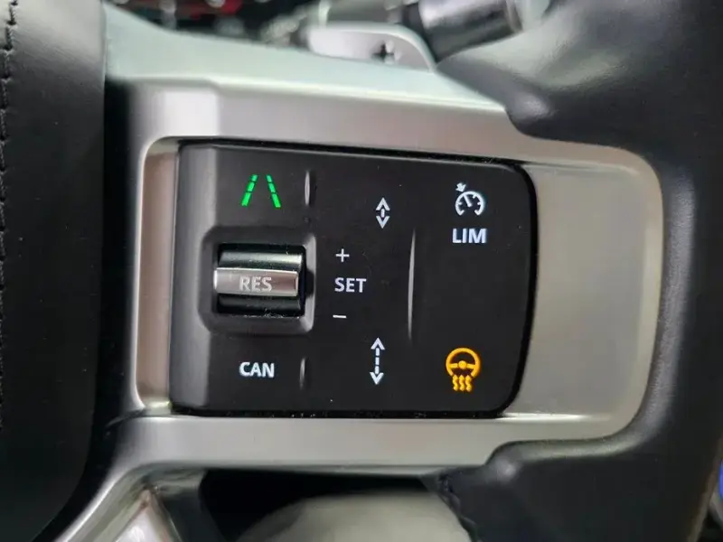 2022 Land Rover Discovery с пробегом 83 037 км