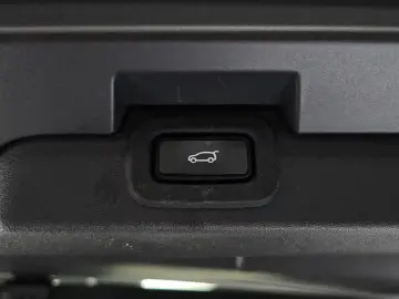 2022 Land Rover Discovery с пробегом 83 037 км